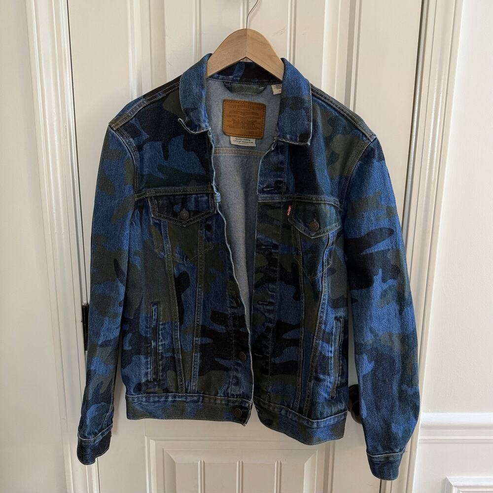 Levi’s Premium Men’s Camo Trucker Jacket Size Medium 100% Cotton